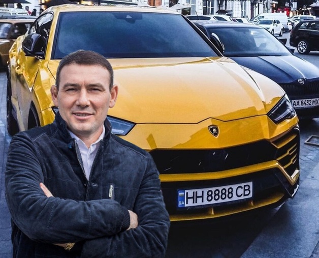 Одесский чиновник подарил сыну Lamborghini