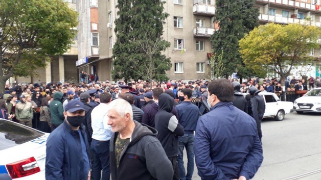 В Северной Осетии сотни человек вышли на митинг против самоизоляции