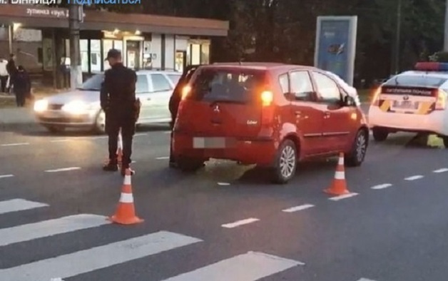 В Виннице легковушка снесла двоих детей на пешеходном переходе: опубликовано видео