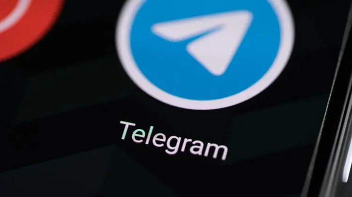 В Telegram вышла новая версия:теперь можно ставить лайки сообщениям и скрывать текст под спойлеры