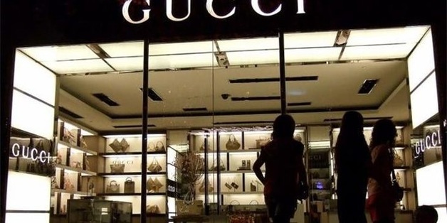 Под прицелом подозрений: офисы Gucci трусит полиция