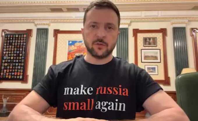 Зеленский в футболке с надписью "Make Russia small again" выступил с обращением к украинцам