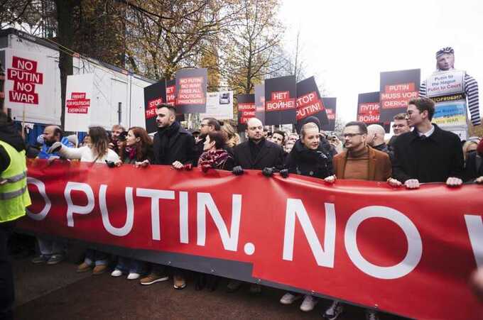 В Берлине проходит марш против войны, организованный российской оппозицией