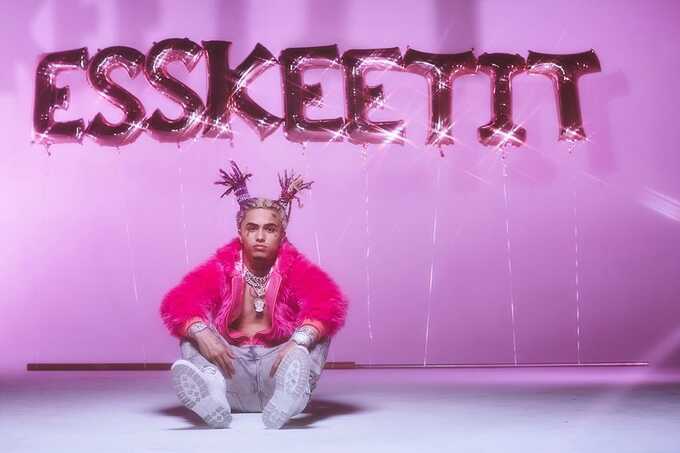 Рэпер Lil Pump поздравил свою бабушку с 90-летием и посвятил ей рэп, в котором затронул темы кокаина и проституции