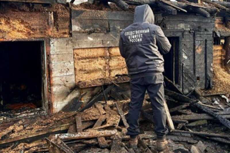 В частном доме в Якутске произошел пожар, из-за которого погибли взрослый и ребёнок