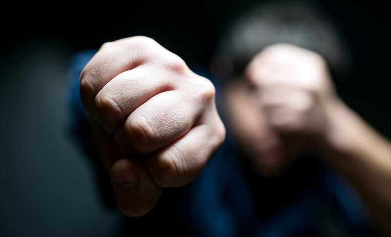 В Самаре музыкант избил подростка после конфликта, вызванного нецензурным замечанием