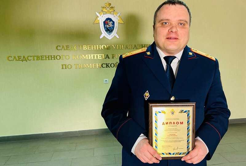 В Тюмени полицейский избил подозреваемого и забрал телефон у адвоката
