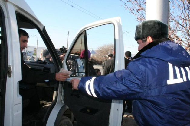 «30 протоколов по ремням безопасности и один факт дачи взятки в день». Дагестанские инспекторы ДПС жалуются на палочную систему