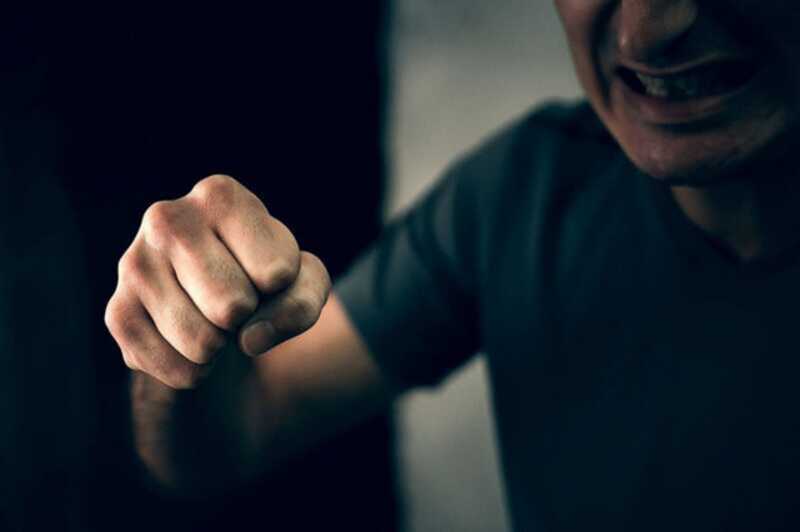В Троицке мигранты избили подростка из-за его длинных волос на глазах у детей