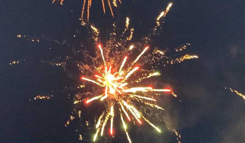 Во время свадебного салюта в Подмосковье возник пожар из-за фейерверка