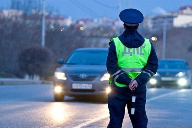 В Москве сотрудники ГИБДД массово проверяют фуры и «Газели»