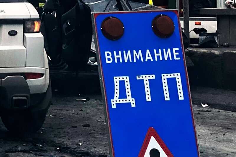 В Ростовской области автобус с 23 пассажирами внутри столкнулся с опорой