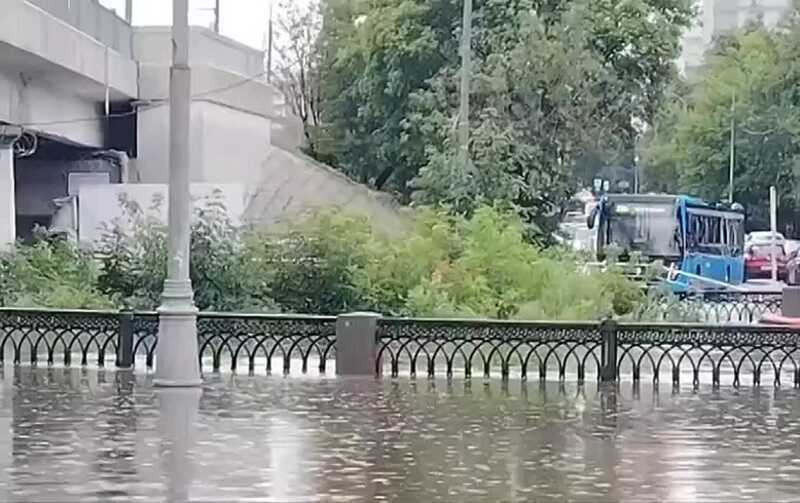 В Москве продолжают осуществлять откачку воды после поднятия уровня реки Яуза