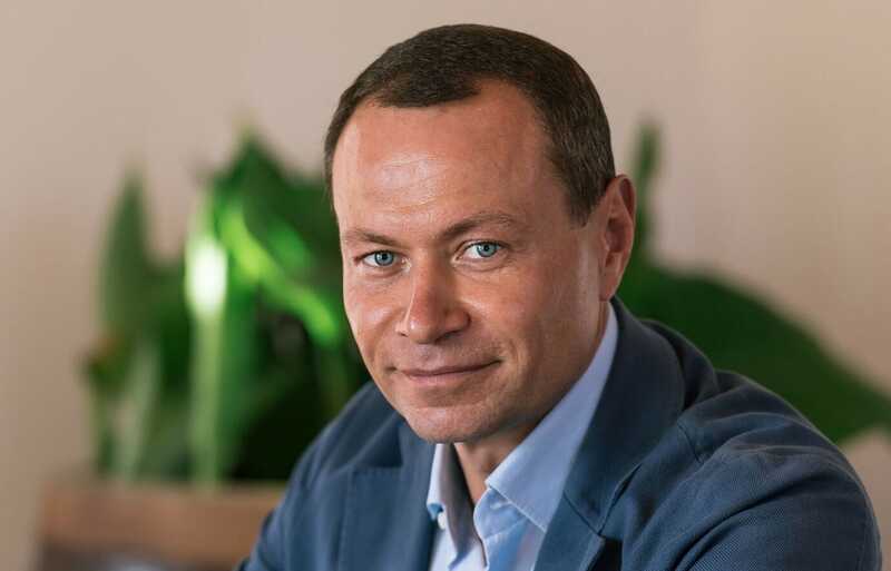 Семейный подряд: бывший мэр Владивостока Владимир Николаев присвоил имущество на 15 миллиардов рублей при помощи своей сестры