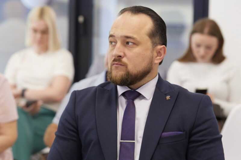 Томский депутат Сергей Сеченов на встрече с жителями запугивал избирателя физической расправой