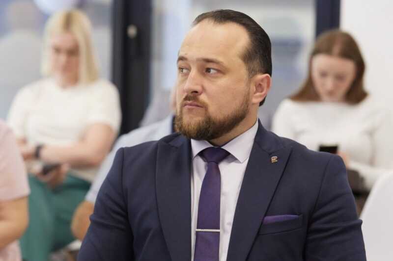 Парламентарий от партии "Единая Россия" Сергей Сеченов избежал ответственности за угрозы в адрес избирателя