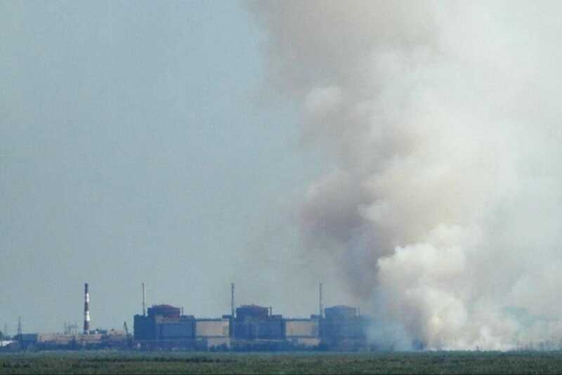 Пожар у Запорожской АЭС: дым появился за пределами охраняемой территории