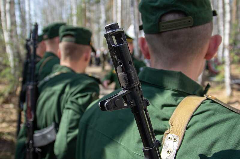 Заставили подписать контракт: родственники срочника из Перми жалуются на нарушение прав в воинской части