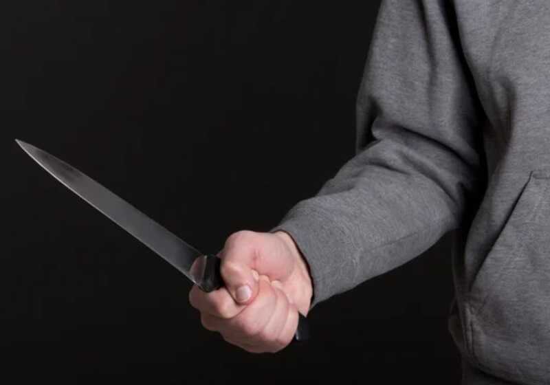 Жителя Благовещенска задержали за нападение с ножом на соседа в состоянии опьянения