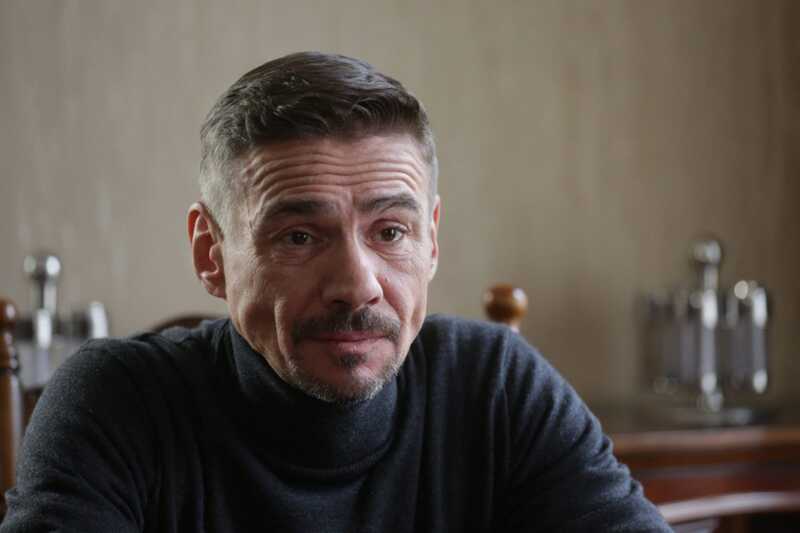 Актер Денис Никифоров сломал ногу