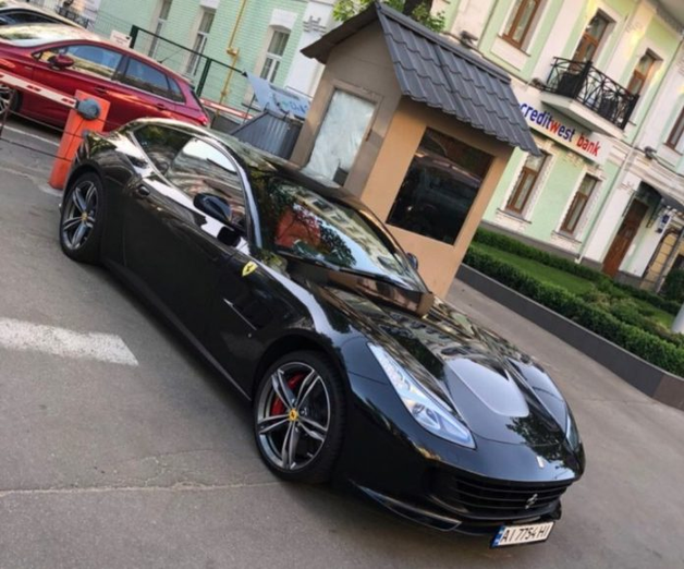 Не на бляхах: новейшая Ferrari за 9 миллионов уже «засветилась» в Украине