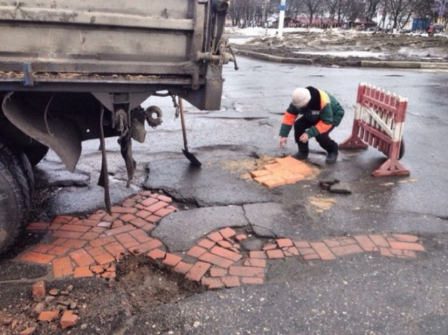 Дорога в никуда: в Соломенском районе “преступно закатали в асфальт” миллионы бюджетных гривен