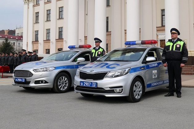 Правительство Тюменской области покупает полицейские машины и мотоциклы за 28 млн рублей