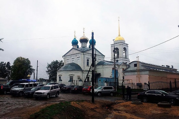 Похороны «вора в законе» Вагона: 200 мужчин в кожанках, друг Цезарь и могила у храма