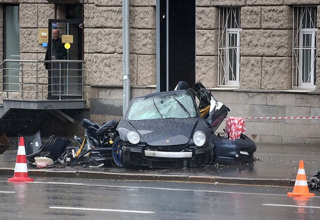 В центре Москвы 20-летний водитель без прав сбил трех человек и попытался скрыться