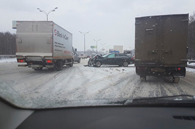 В Москве из-за гололеда столкнулись почти 40 автомобилей