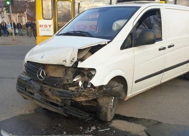 В Одессе молодчик после жуткого ДТП добивал ногами раненых нацгвардейцев. Полиция объявила розыск