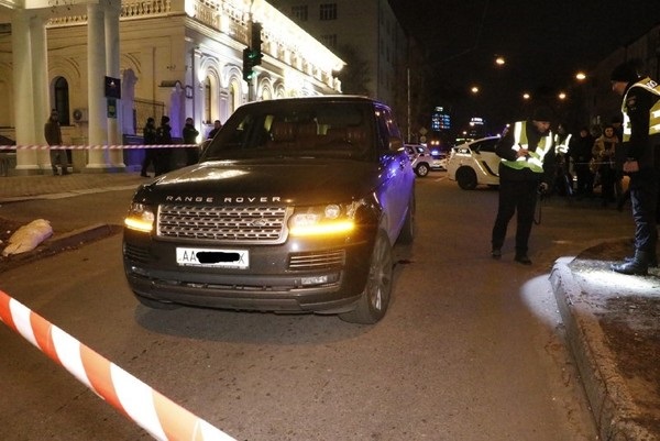 В центре Киева при обстреле автомобиля Range Rover убили ребенка