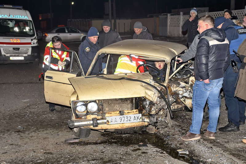 В результате ДТП водителя ВАЗа зажало в автомобиле kkihuidrzidreglv