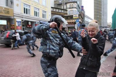 Москва : полиция бьет протестующих   qhdidteitxidzeglv