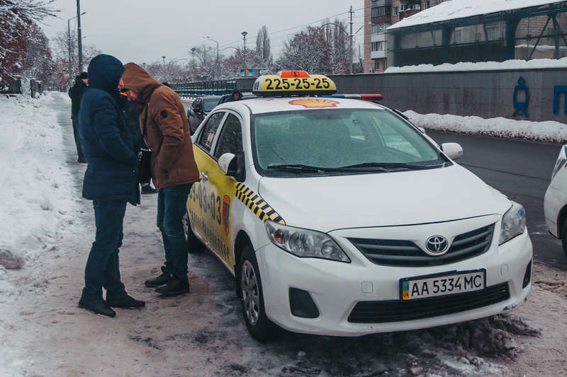 В ночь на 16 декабря в Киеве по адресу улица Борщаговская, 126 задержали автомобиль Toyota Corolla В ночь на 16 декабря в Киеве по адресу улица Борщаговская, 126 задержали автомобиль Toyota Corolla rdieiqktiqhrglv