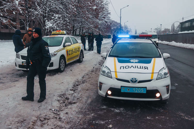 Машина принадлежит службе такси «Экспресс» Машина принадлежит службе такси «Экспресс»