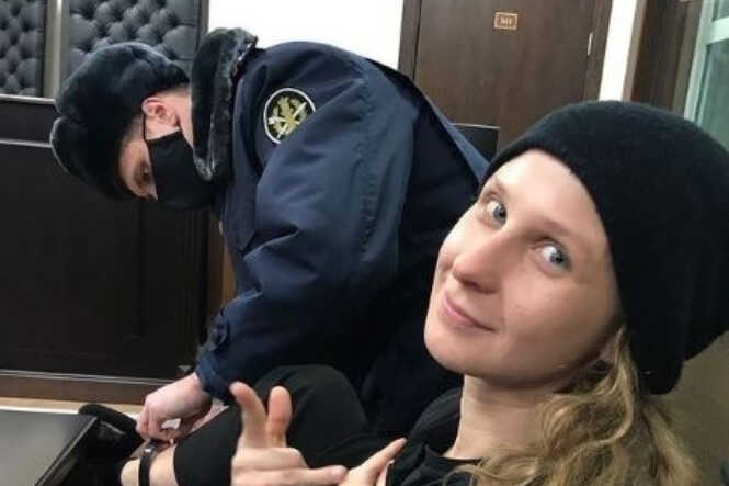 Участница Pussy Riot Алехина арестована на 15 суток из-за поста в Instagram 2015 года