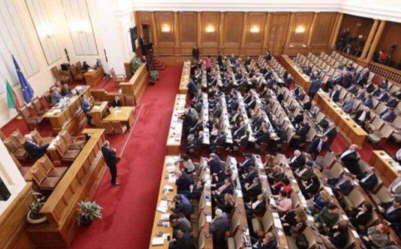 Болгарские депутаты блокируют парламент в знак протеста против перехода на евро